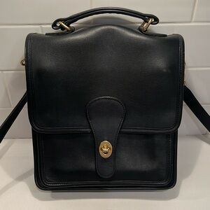 GORGEOUS Vintage COACH Black Leather Station Crossbody Bag! Excellent Condition.